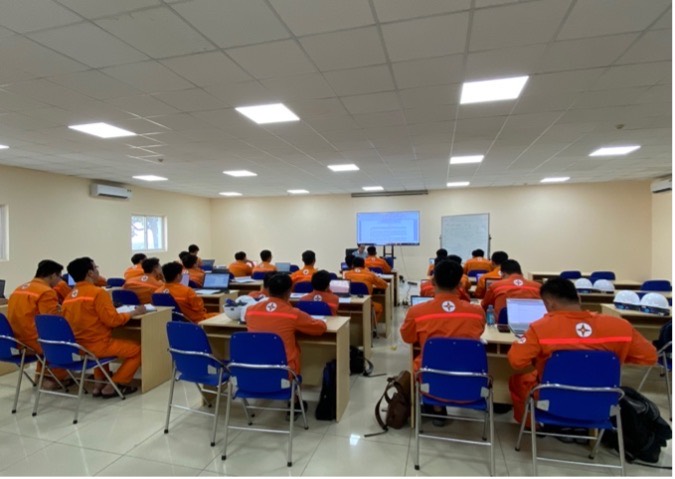 About thirty power plant engineers with laptops in a power system stabilizer training class